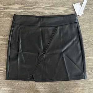 Black Leather Mini Skirt (Joe Benbasset)